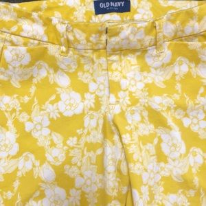 Women’s straight leg pants size 4. Waist side to side 14” length 34”